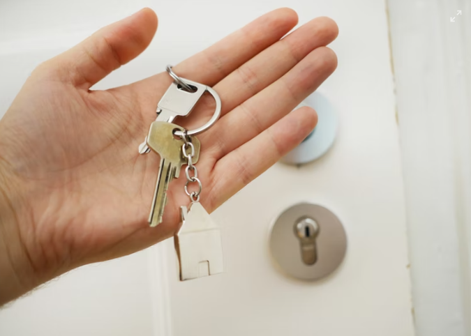 Person holding home keys.