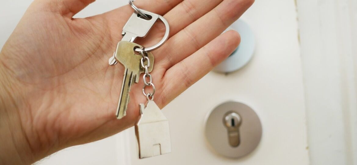 Keys with a house